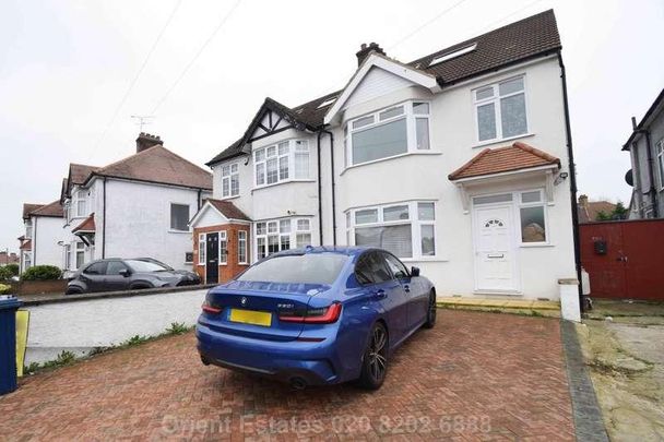 Deans Lane, Edgware, HA8 - Photo 1