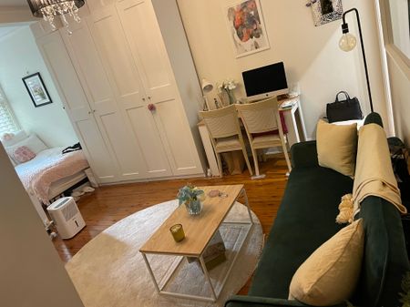 Elizabeth Bay - Photo 3