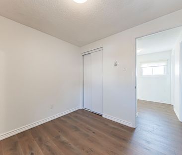 For Lease - 22 Hazelglen Court, Brampton, Ontario - Photo 2