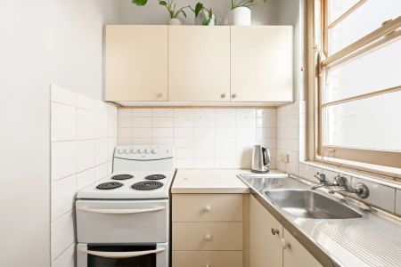 Oversized furnished studio - Photo 4