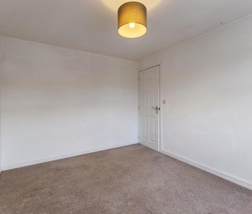 4 bedroom house to rent York Way, Northampton, Northamptonshire, NN5 - Photo 4