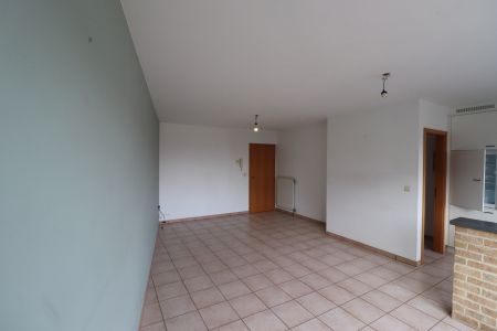 Een appartement op de 1ste verdieping met 2 slaapkamers, terras en garage. - Foto 2