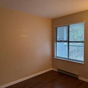 Large 2beds 2baths apartment near Edmonds skytrain - Photo 2