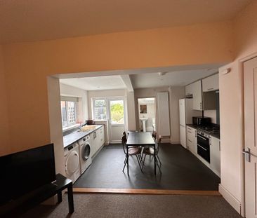 4 bedroom house - Photo 5