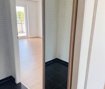 Gepflegte 2-Zimmer-Wohnung mit Balkon und moderner Einbauküche - Foto 1