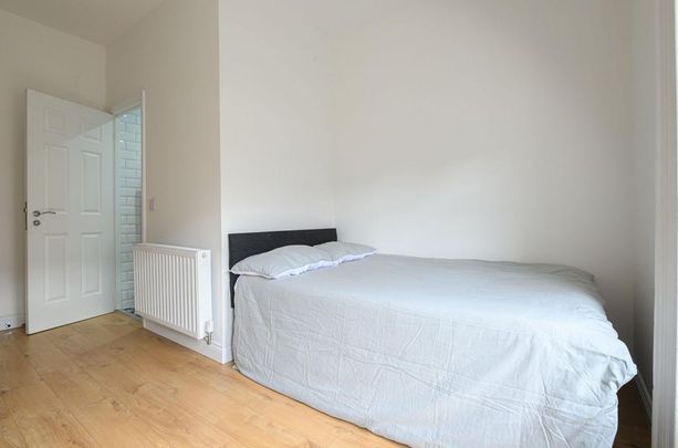 3 bedroom flat to rent - Photo 1