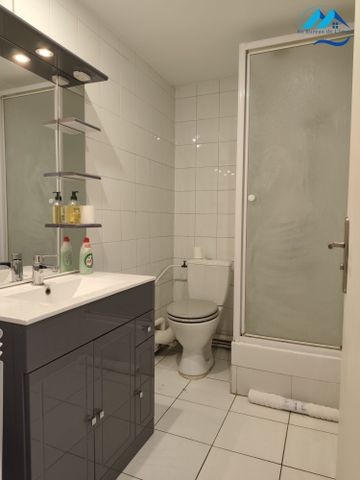 Location Appartement 3 pièces 54m² MARSEILLE 1er - Photo 5