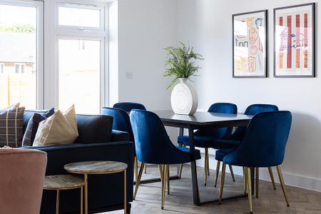 4 bedroom semi-detached house to rent - Photo 2