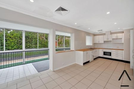 Large Family Home! - Photo 2