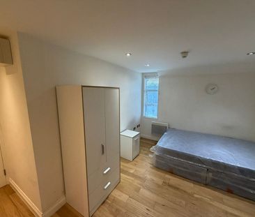 Studio Flat, Avington Grove, SE20 - Photo 3
