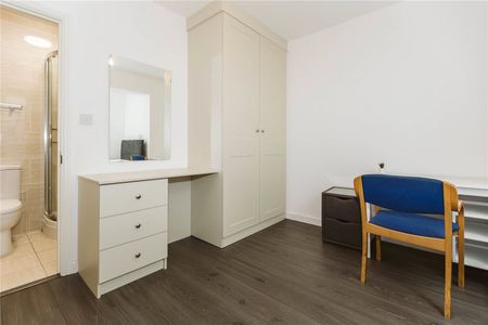 Kingsholm Road, - Photo 2