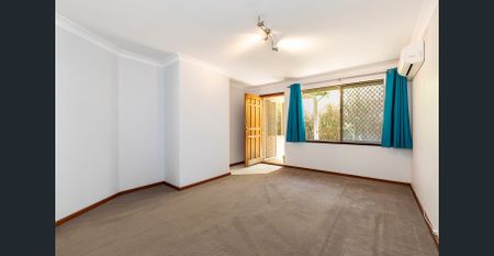 Spacious Two-Bedroom Unit with Large Backyard - Photo 2