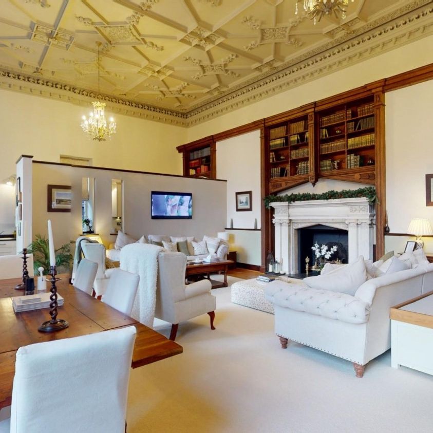 3 bedroom Flat To Let - Photo 1