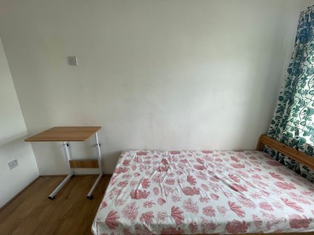 Room in a Shared House, Barclay Road, E13 - Photo 4