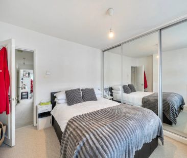 3 bed end of terrace house to rent in Primrose Gardens, Bushey, WD23 - Photo 6