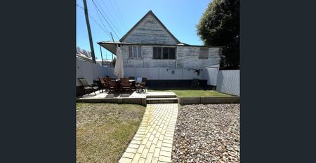 2 Thornbury Street, Spring Hill, Qld 4000 - Photo 3