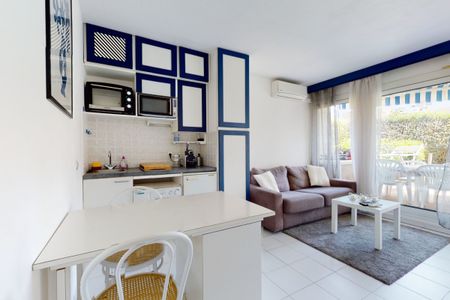 Proche plages et commodités, studio traversant avec coin chambre dans une résidence avec piscine. - Photo 3