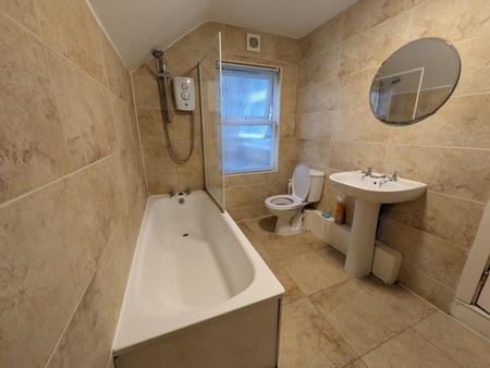 Room in a Shared House, Birrell Road, NG7 - Photo 5