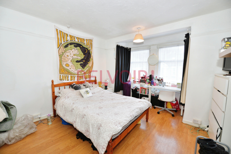 4 bedroom semi-detached house to rent - Photo 3