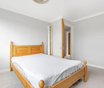 4 bedroom detached house to rent - Photo 3