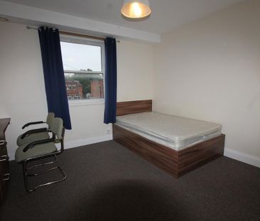 4 bedroom flat to rent - Photo 4