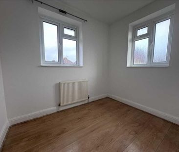 2 bedroom end of terrace house to rent - Photo 3