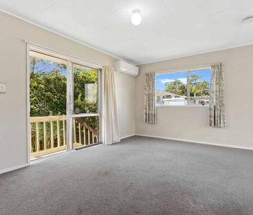 A house with car par near westgate mall, motorway - Photo 1