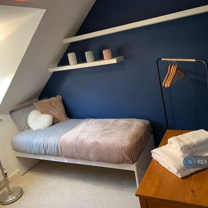 1 bedroom in a house share to rent - Photo 1