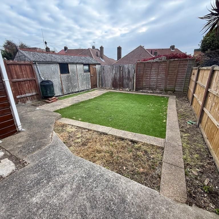 2 bedroom detached bungalow to rent - Photo 1