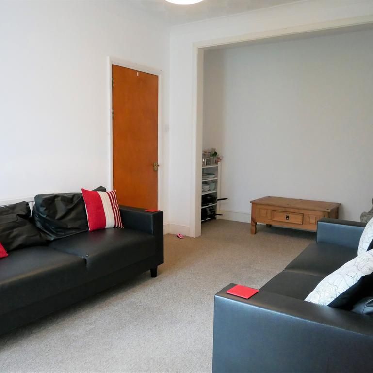 6 bedroom semi-detached house to rent - Photo 1