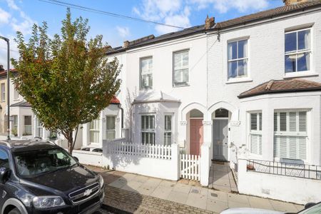 5 bedroom house in Southfields - Photo 5