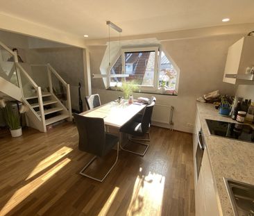 Rodenkirchen: Große Maisonette-Wohnung in direkter Rheinnähe - Photo 1