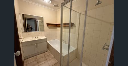 CHARMING 3-BEDROOM HOME IN A QUIET COURT LOCATION! - Photo 4