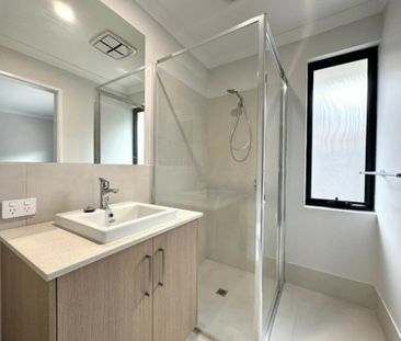 Modern Low-Maintenance Living in Sought-After Ravenswood. - Photo 4