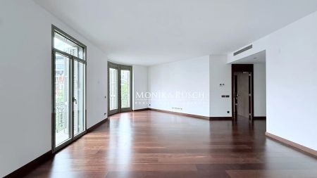 Barcelona - Photo 4