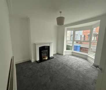 2 bedroom end of terrace house to rent - Photo 2