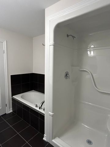 For Lease - 58 Bradley Avenue, Welland, Ontario - Photo 5