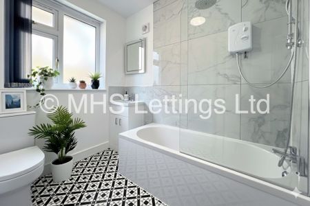 4 Bedroom Semi-Detached House for rent in Carr Manor Avenue - Photo 5