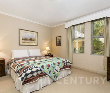 Fully Furnished&comma; Large Three Bedroom Apartment with Amazing Harbour Views&period; - Photo 1