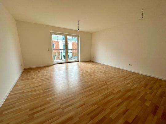 Stuhr: TOP renovierte 2 Zimmer Whg., neue EBK, großem Balkon, TG-Stellplatz, Fahrstuhl, barrierefrei - Photo 1