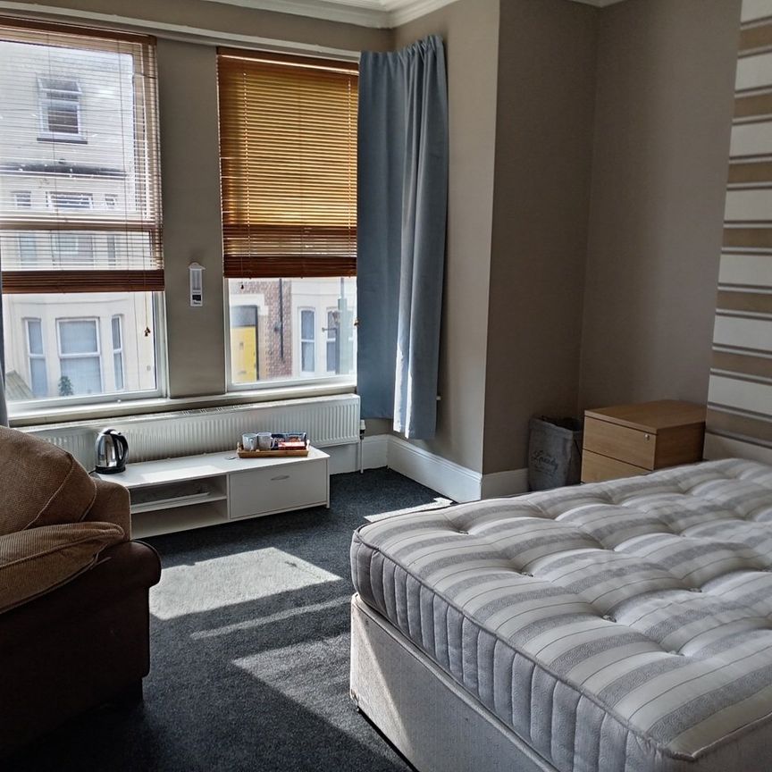 Room in a Shared House, Egerton Street, CH45 - Photo 1