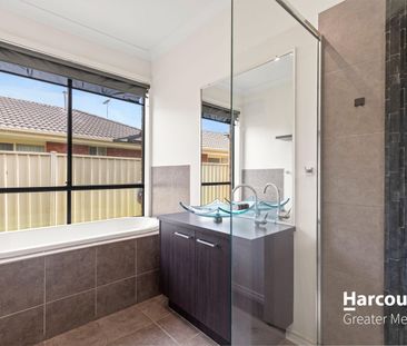 Stylish Family Living in a Prime Court Location - Photo 5