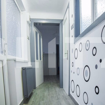 Studio 60 mp, decomandat, mobilat modern, prima inchiriere, zona Facultatii de Business - Photo 1