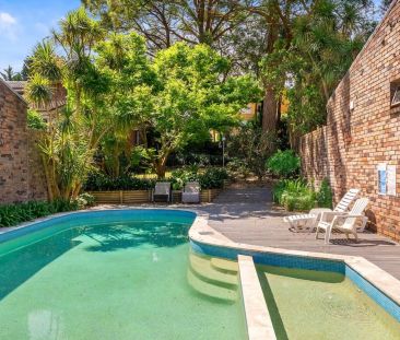 Sunlit Split-Level Townhouse Offering Space, Style & Convenience - Photo 6