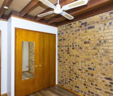 Three Bedroom Home Located Near Public Transport - Photo 3