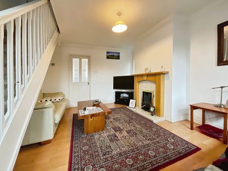 2 bedroom Semi-Detached House to let - Photo 2