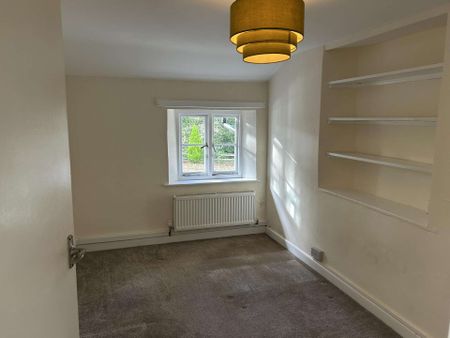 Please email to receive a Register of Interest form - Detached lodge forming part of a private Estate to let on a new tenancy - Photo 3