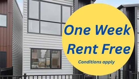 Stunning Four Bedroom Townhouse - Photo 5