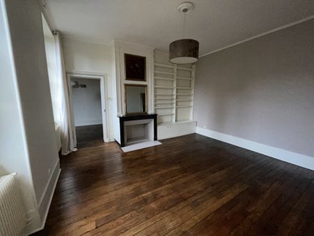 A LOUER - Quartier Palais Jacques Cœur - Appartement de standing de 117m² avec garage et dépendances. - Photo 5