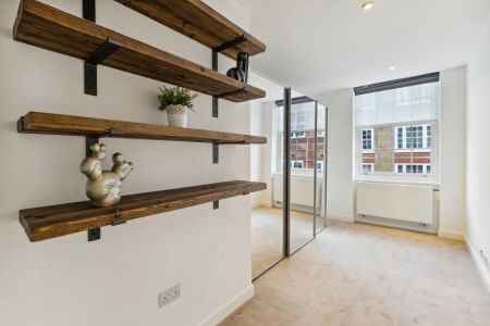 3 bedroom flat in London - Photo 3